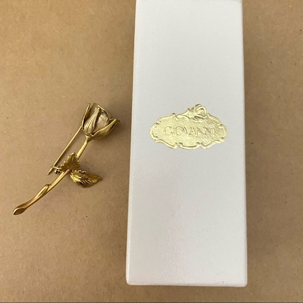 Giovanni signed vintage rose brooch